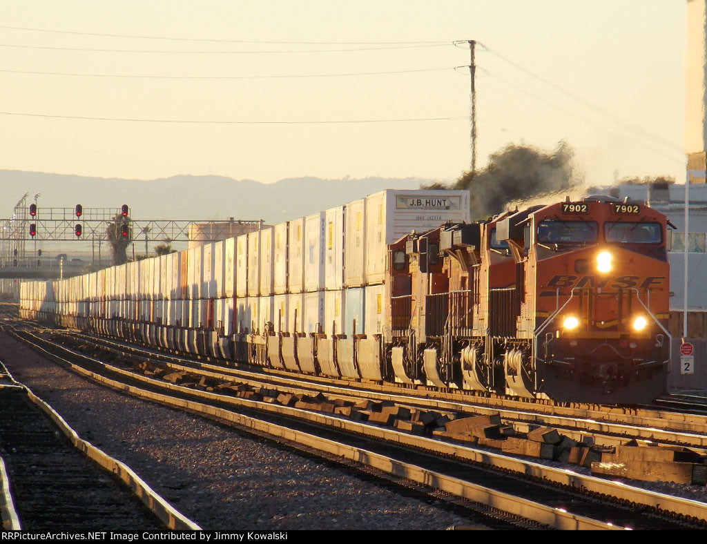 BNSF 7902 ES44DC Commerce CA